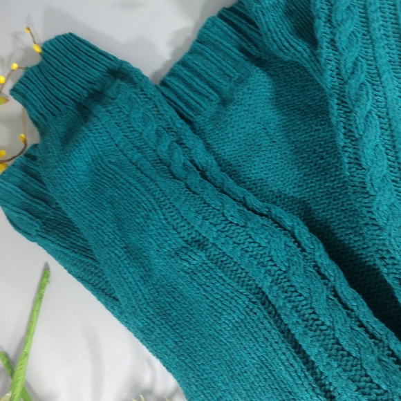 Old Navy Beautiful Sweater - Picture 5 of 7